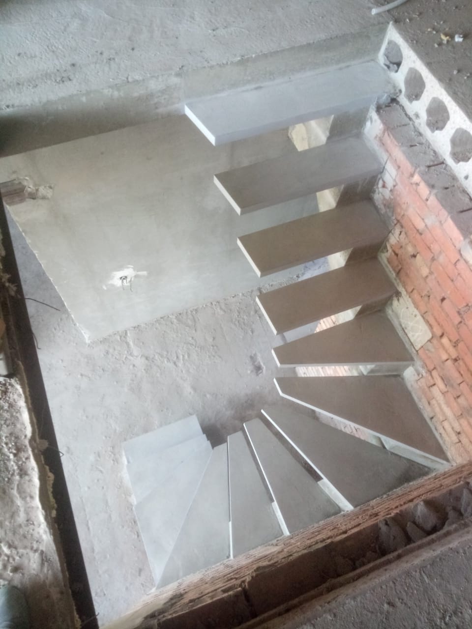 Лестницы из бетона, изготовление бетонных лестниц на заказ - «Mercury Forge»